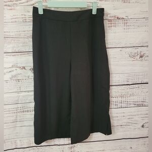 Sapphire Red S6 Wide Leg Black Capris